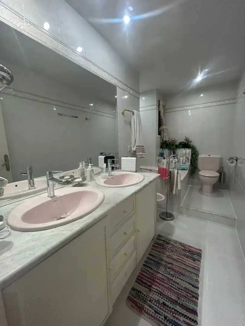 Badezimmer von Wohnung zum Verkauf in Barcelona mit Klimaanlage, Heizung und Möbliert