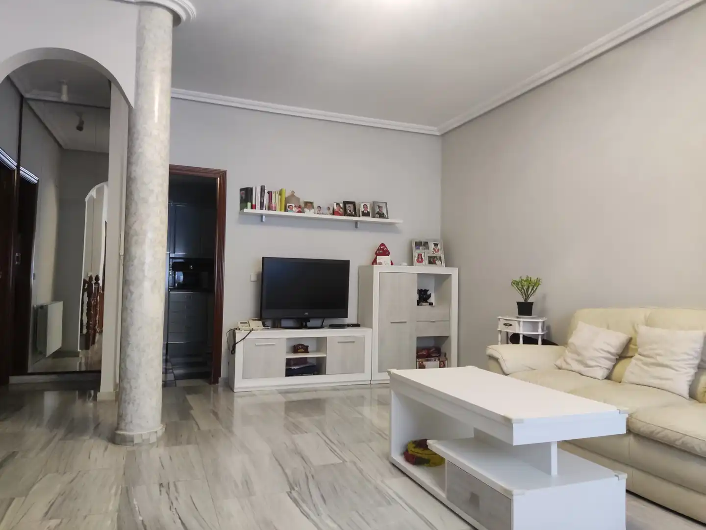 Sala d'estar de Casa adosada de lloguer en Ciudad Real amb Aire condicionat, Calefacció i Moblat