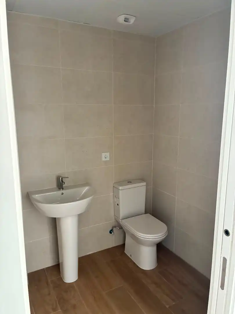 Bathroom of Flat for sale in Badajoz  with Air Conditioner, Heating and Storage room