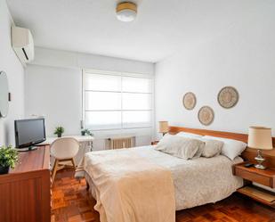 Bedroom of Flat to share in  Madrid Capital  with Air Conditioner, Heating and Washing machine