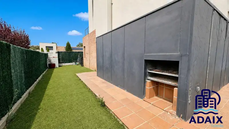 Terrace of Houses for sale in Layos  with Air Conditioner, Heating and Terrace