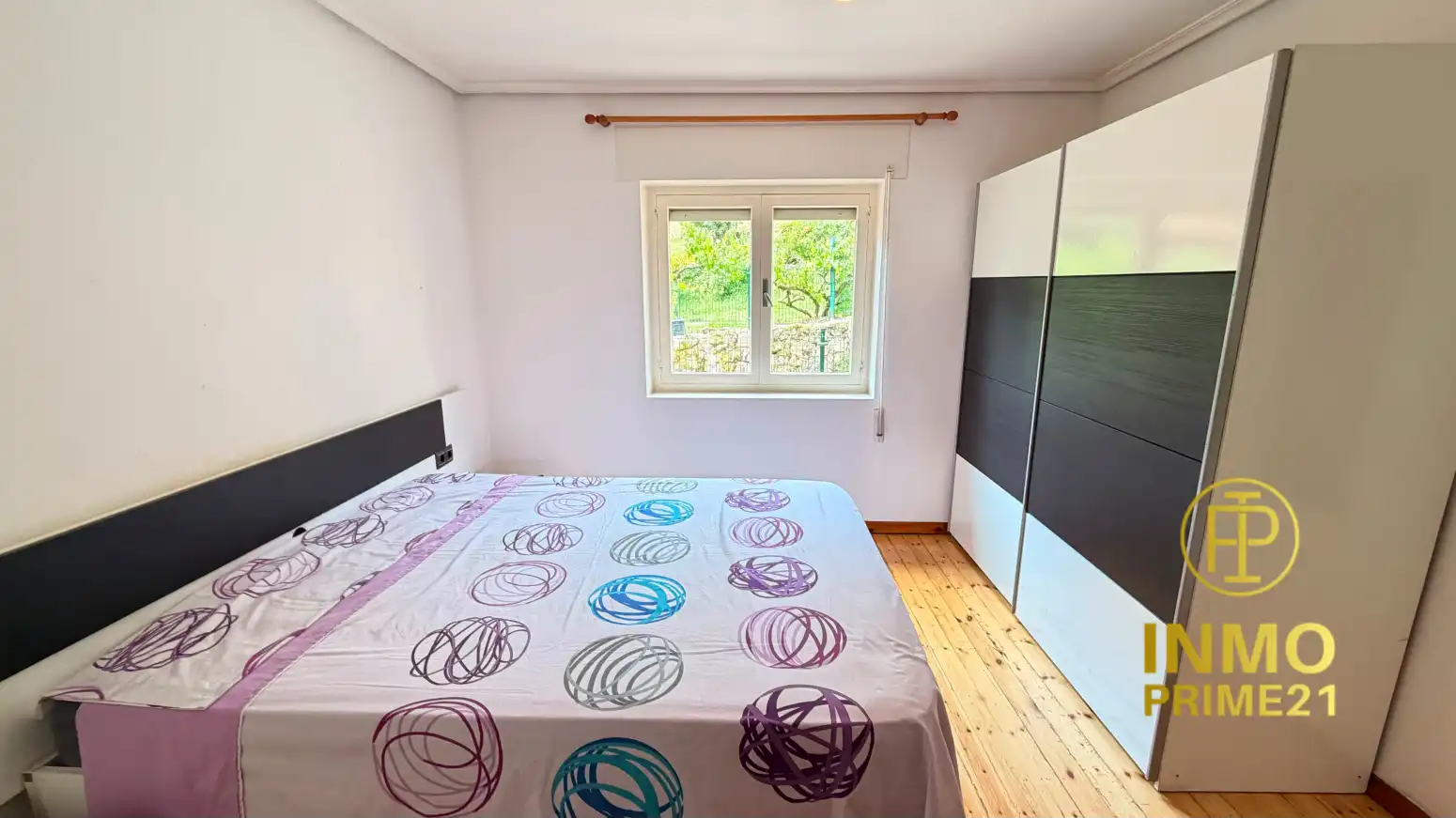 Habitación de Casa o chalet en venta en Corvera de Toranzo con Parquet y Balcón