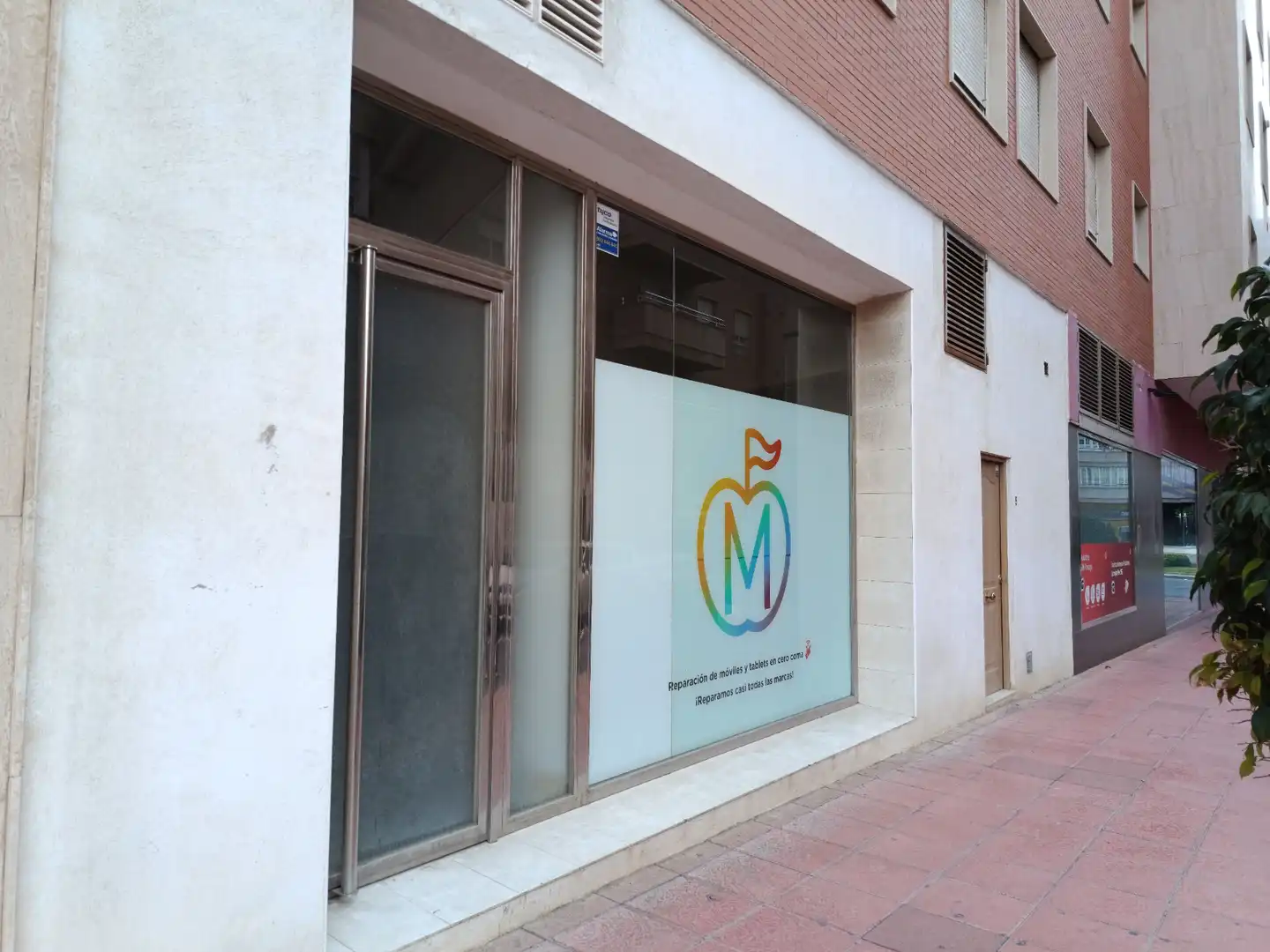 Vista exterior de Local de alquiler en Almería con Aire acondicionado, Calefacción y Parquet