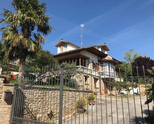 Vista exterior de Casa o xalet en venda en Puente la Reina / Gares amb Terrassa