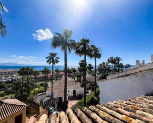 Vista exterior de Casa adosada en venda en Manilva amb Aire condicionat, Terrassa i Piscina