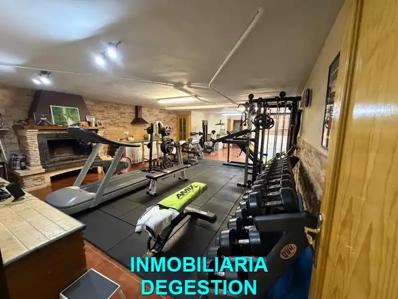 Detached homes for sale in Linares  with Air Conditioner, Heating and Swimming Pool