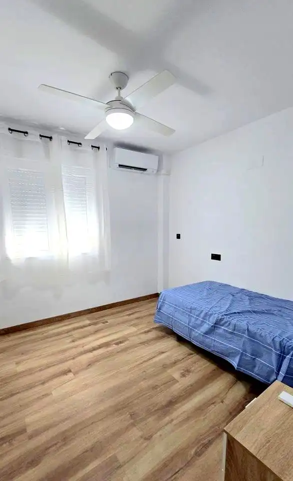 Schlafzimmer von Wohnung zur Miete in Gandia mit Klimaanlage, Terrasse und Möbliert