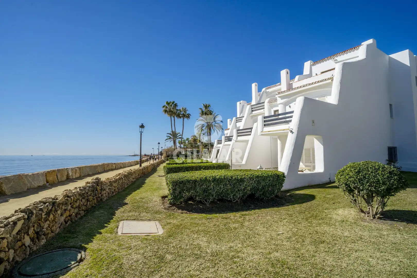 Außenansicht von Einfamilien-Reihenhaus zum Verkauf in Marbella mit Heizung, Privatgarten und Schwimmbad