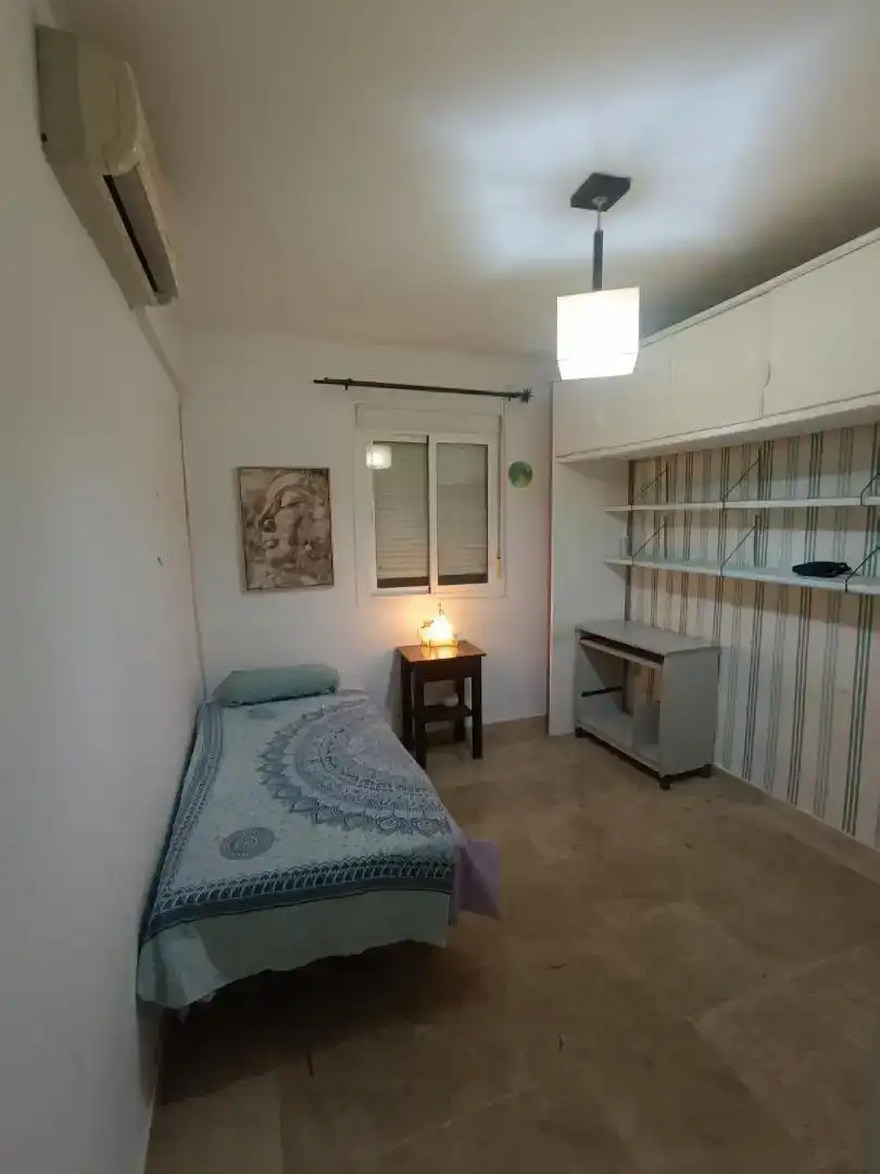 Dormitori de Casa adosada per a compartir en Zona Universitaria 