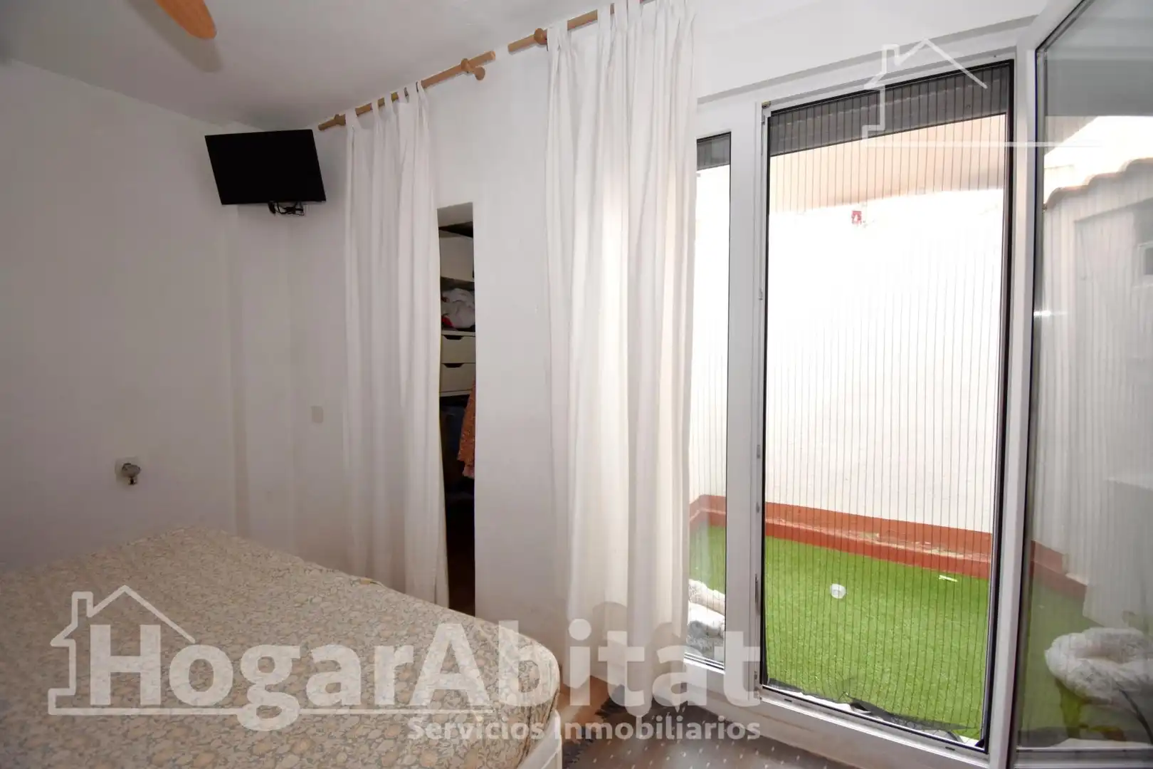 Habitación de Planta baja en venta en Burjassot con Aire acondicionado, Calefacción y Terraza
