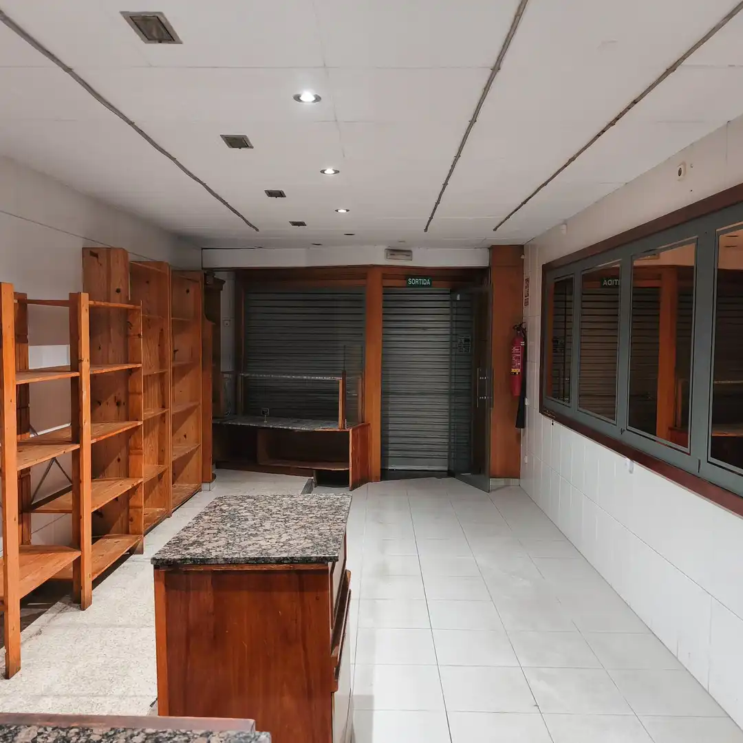 Local comercial de lloguer a Joan Prim, imagen 3