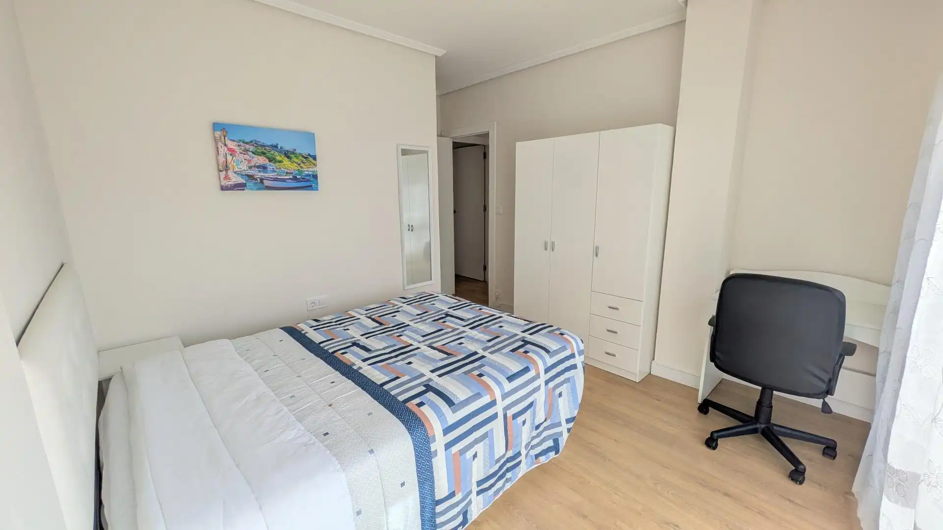 Schlafzimmer von Wohnung zur Miete in Santander mit Heizung, Terrasse und Möbliert