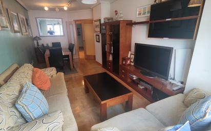 Sala d'estar de Pis en venda en Oviedo  amb Calefacció, Parquet i Traster