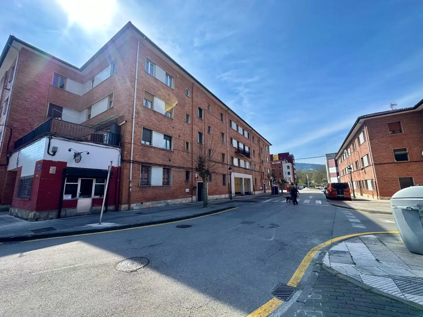 Vista exterior de Piso en venta en San Martín del Rey Aurelio con Calefacción, Trastero y Balcón