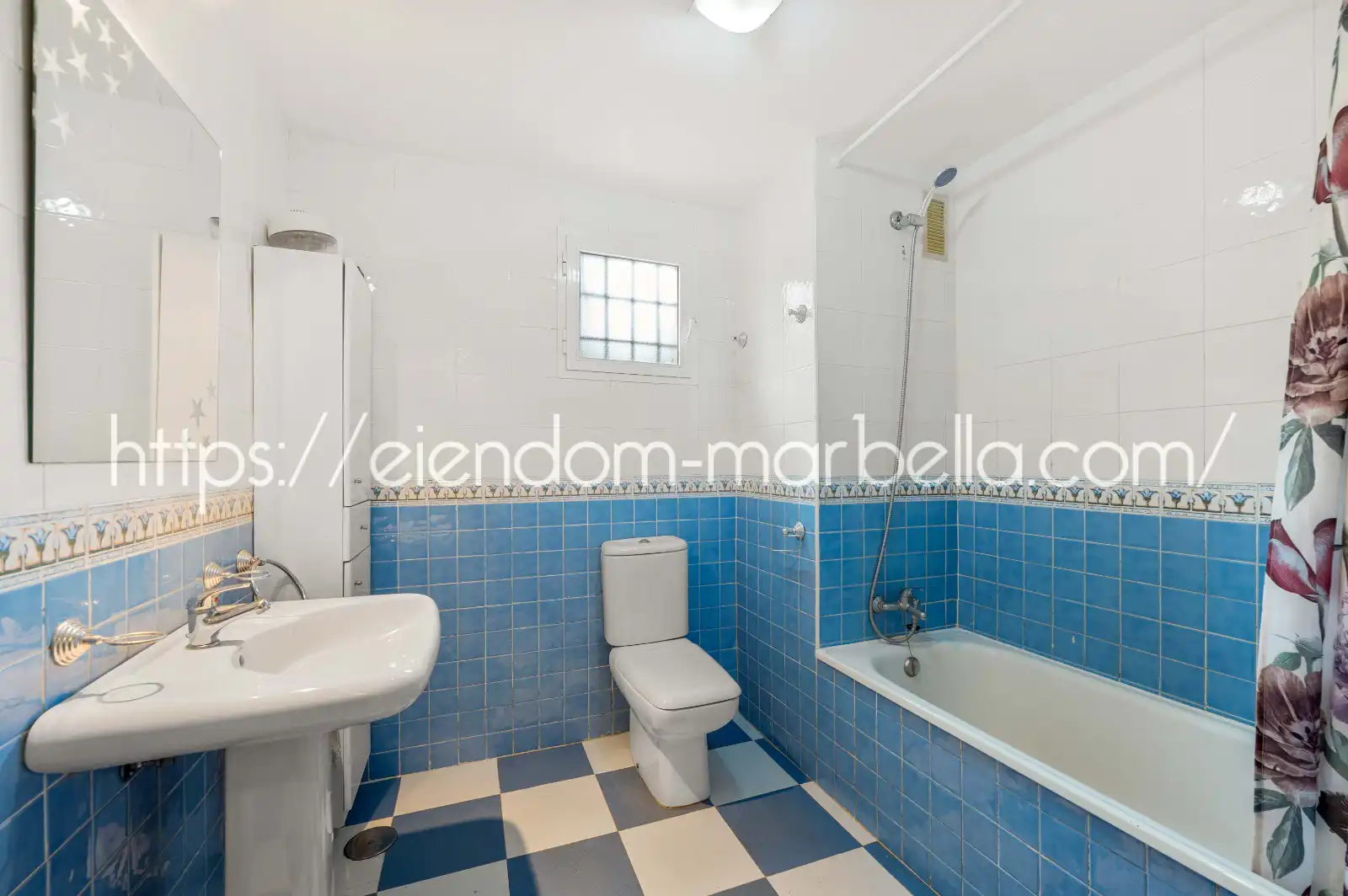 Badezimmer von Wohnungen zum Verkauf in Marbella mit Klimaanlage, Terrasse und Möbliert