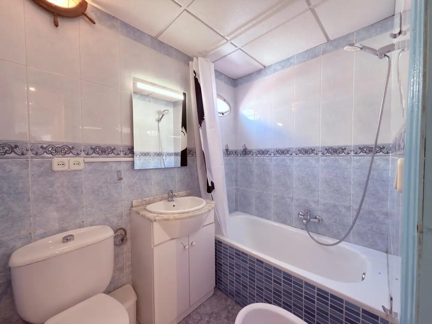 Baño de Apartamento en venta en Alicante / Alacant con Terraza