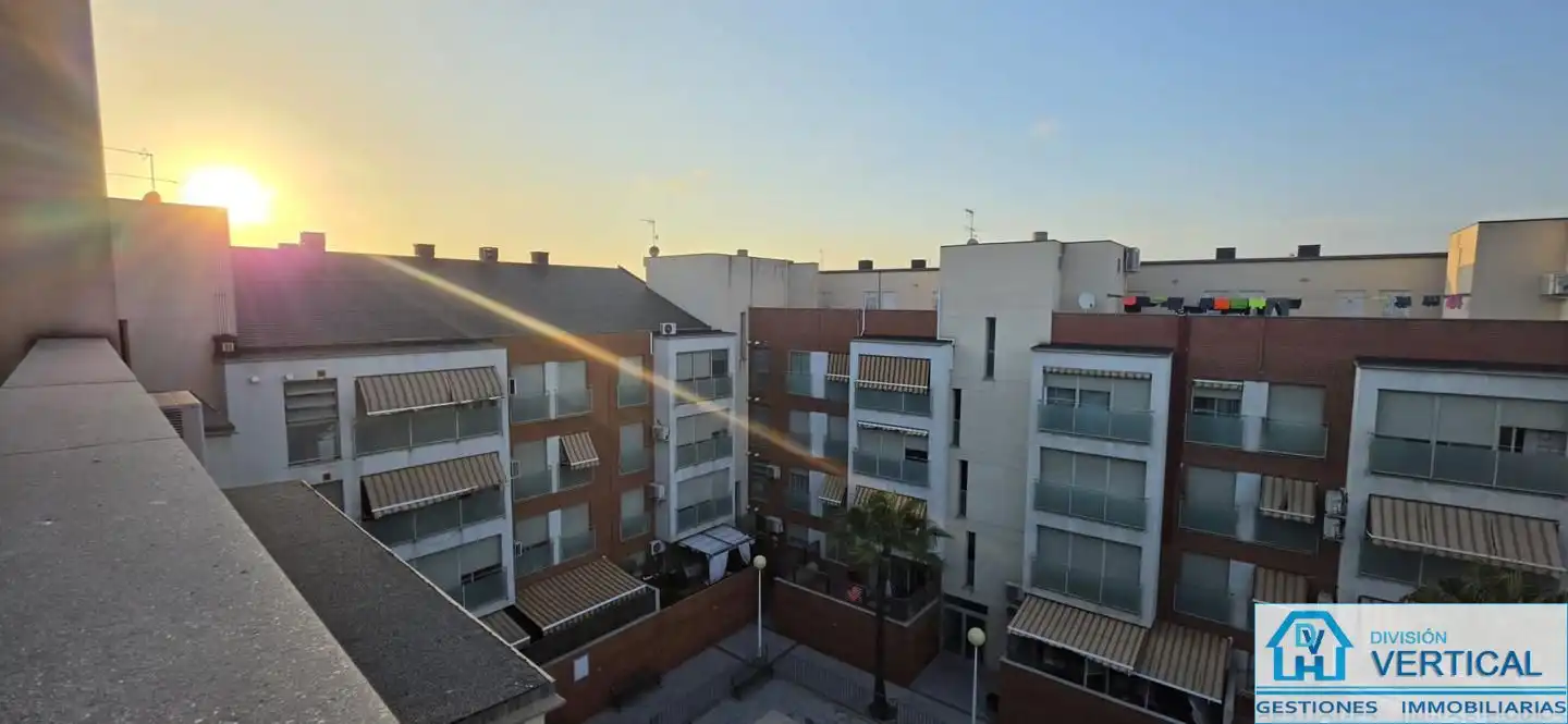 Vista exterior de Piso en venta en Manises con Aire acondicionado, Calefacción y Trastero