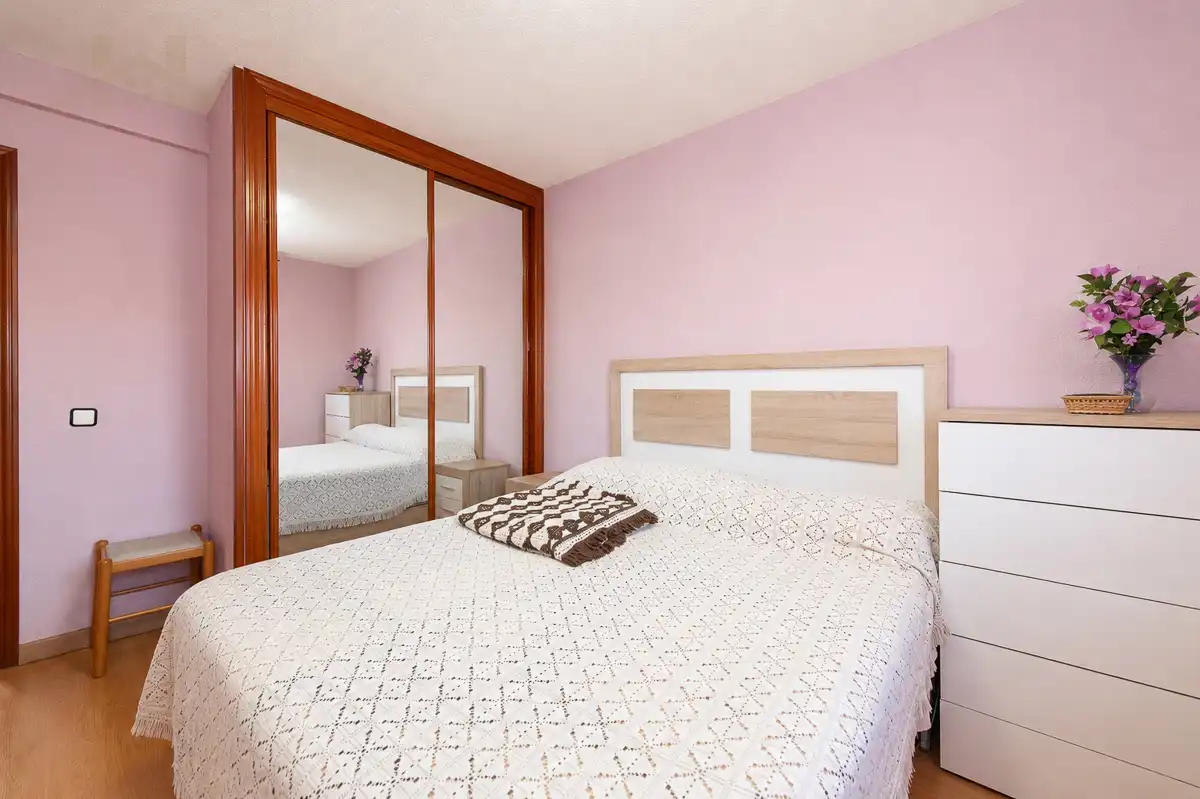 Schlafzimmer von Wohnung zum Verkauf in San Sebastián de los Reyes mit Klimaanlage, Heizung und Terrasse