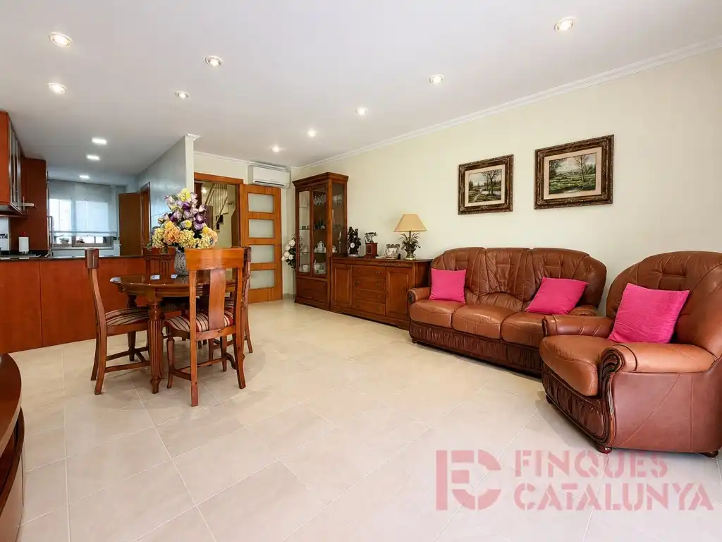 Living room of Houses for sale in Vilablareix  with Air Conditioner and Heating