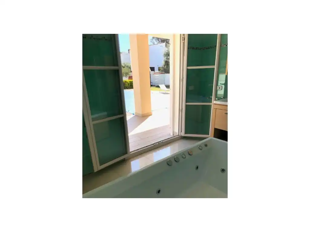 Badezimmer von Haus oder Chalet zum Verkauf in L'Escala mit Klimaanlage, Terrasse und Schwimmbad