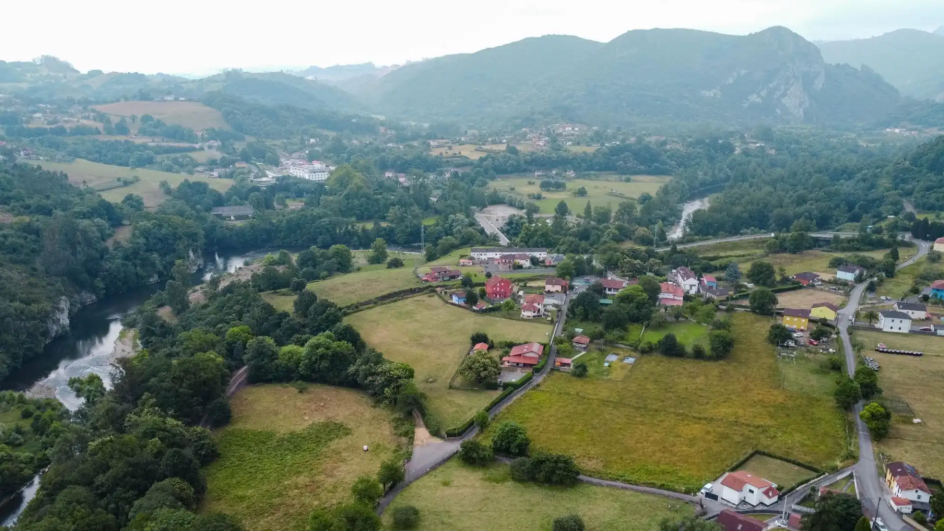 Casa o xalet en venda en Oviedo  amb Calefacció, Jardí privat i Terrassa