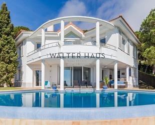 Vista exterior de Casa o xalet en venda en Lloret de Mar amb Aire condicionat, Terrassa i Piscina