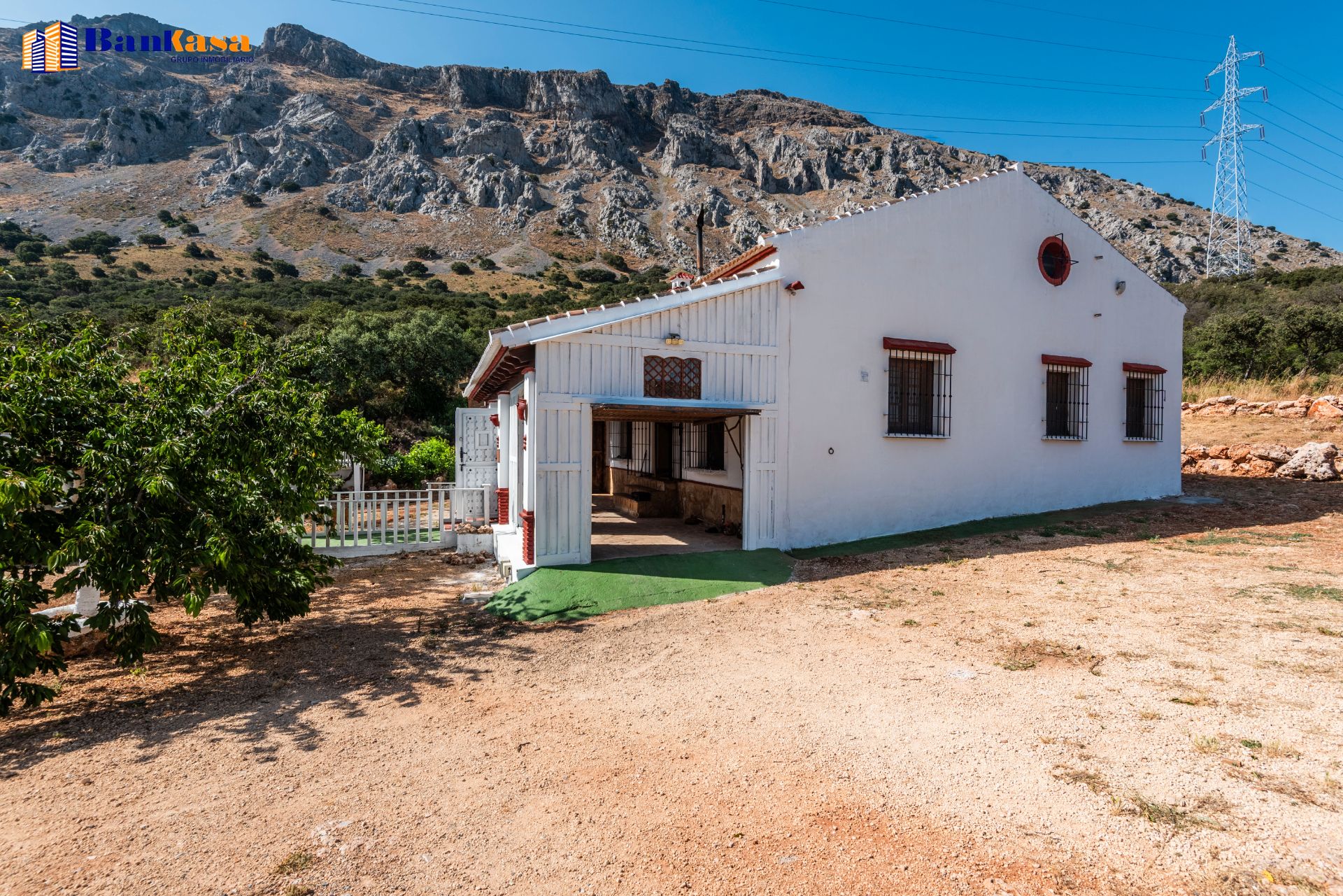 Vista exterior de Finca rústica en venda en Antequera amb Jardí privat, Piscina i Moblat