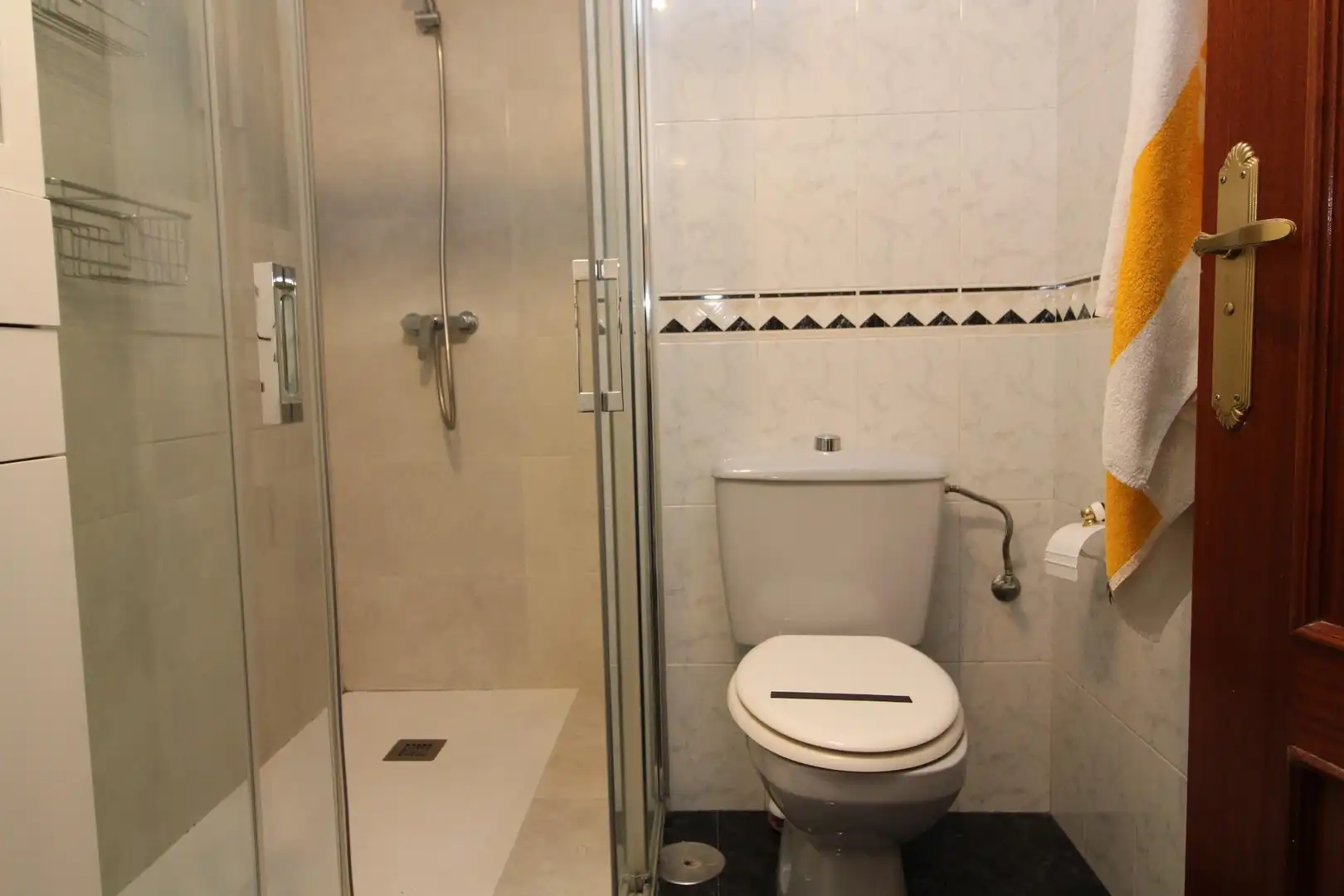 Baño de Piso de alquiler en Granada con Aire acondicionado, Calefacción y Terraza