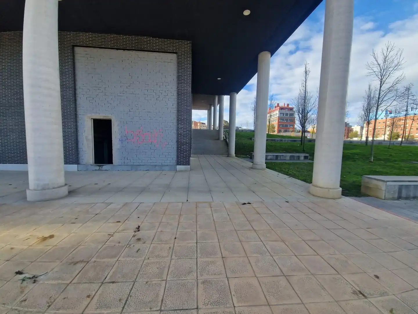 Vista exterior de Nave industrial de alquiler en Barakaldo 