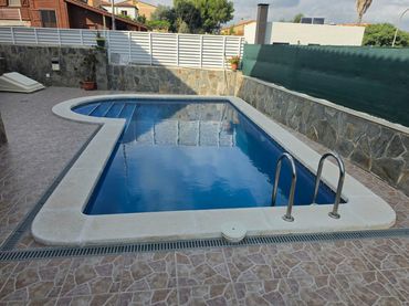 Xalet amb piscina en venda a Carrer Castell de Tamarit 1