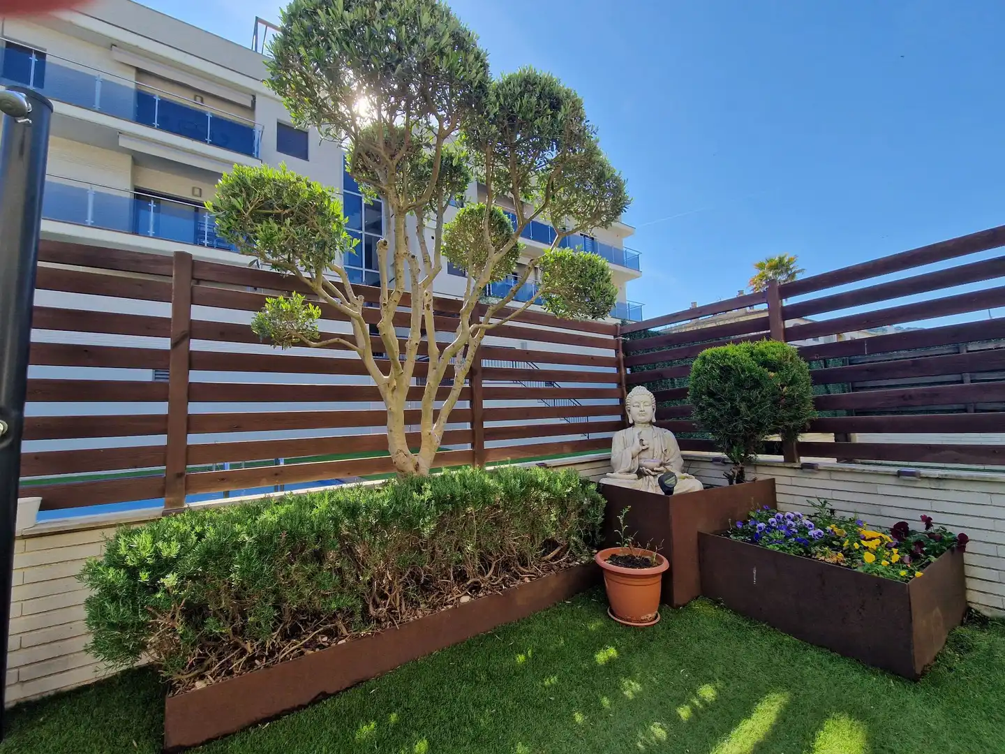 Terrasse von Einfamilien-Reihenhaus zum Verkauf in Dosrius mit Klimaanlage, Heizung und Gemeinschaftspool