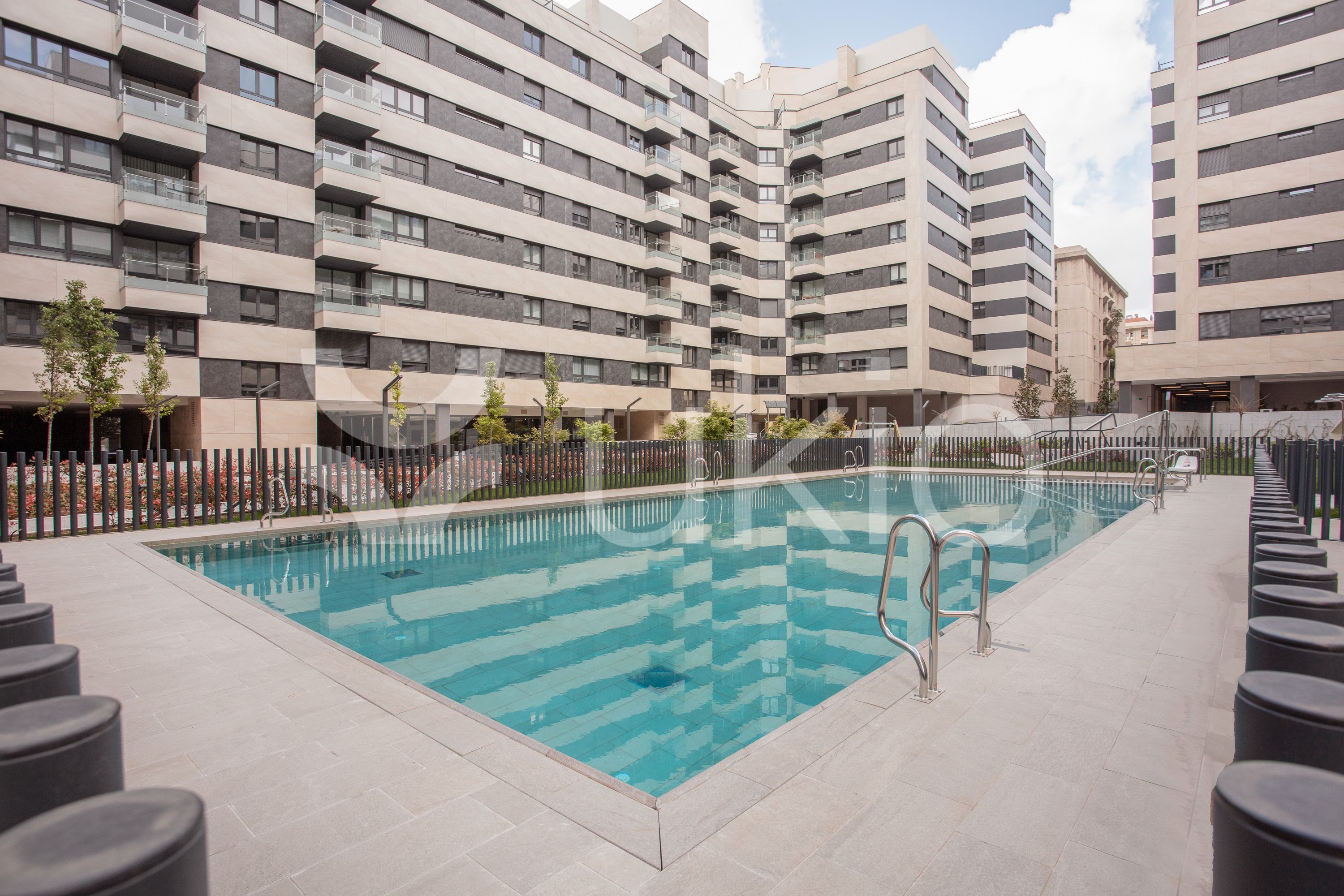 Swimming pool of Apartment to rent in  Madrid Capital  with Air Conditioner, Heating and Terrace