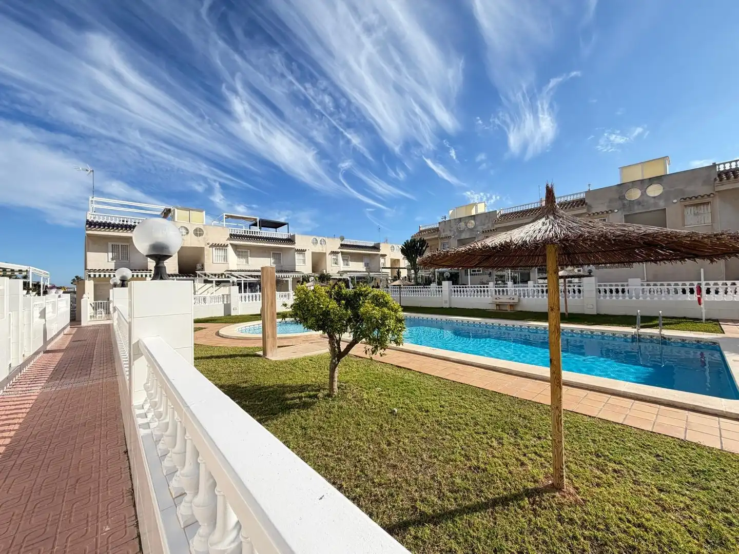 Bungalow con piscina in vendita a Calle ALBORAN, imagen 3