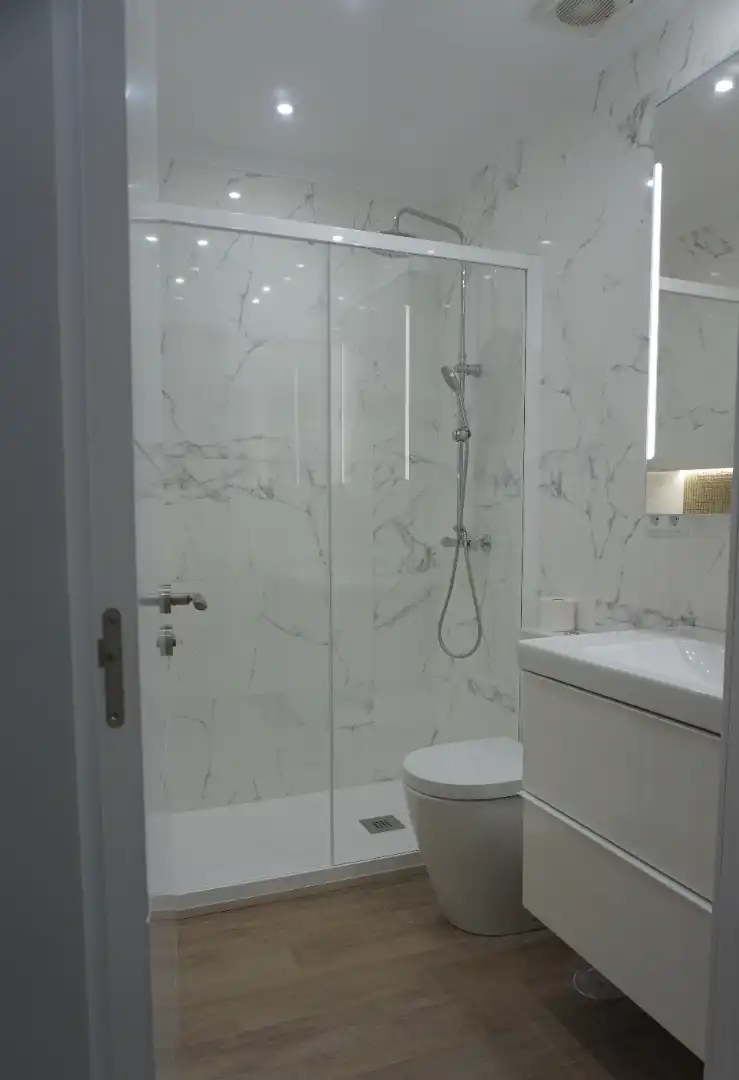 Bany de Apartament de lloguer en Madrid amb Calefacció i Moblat