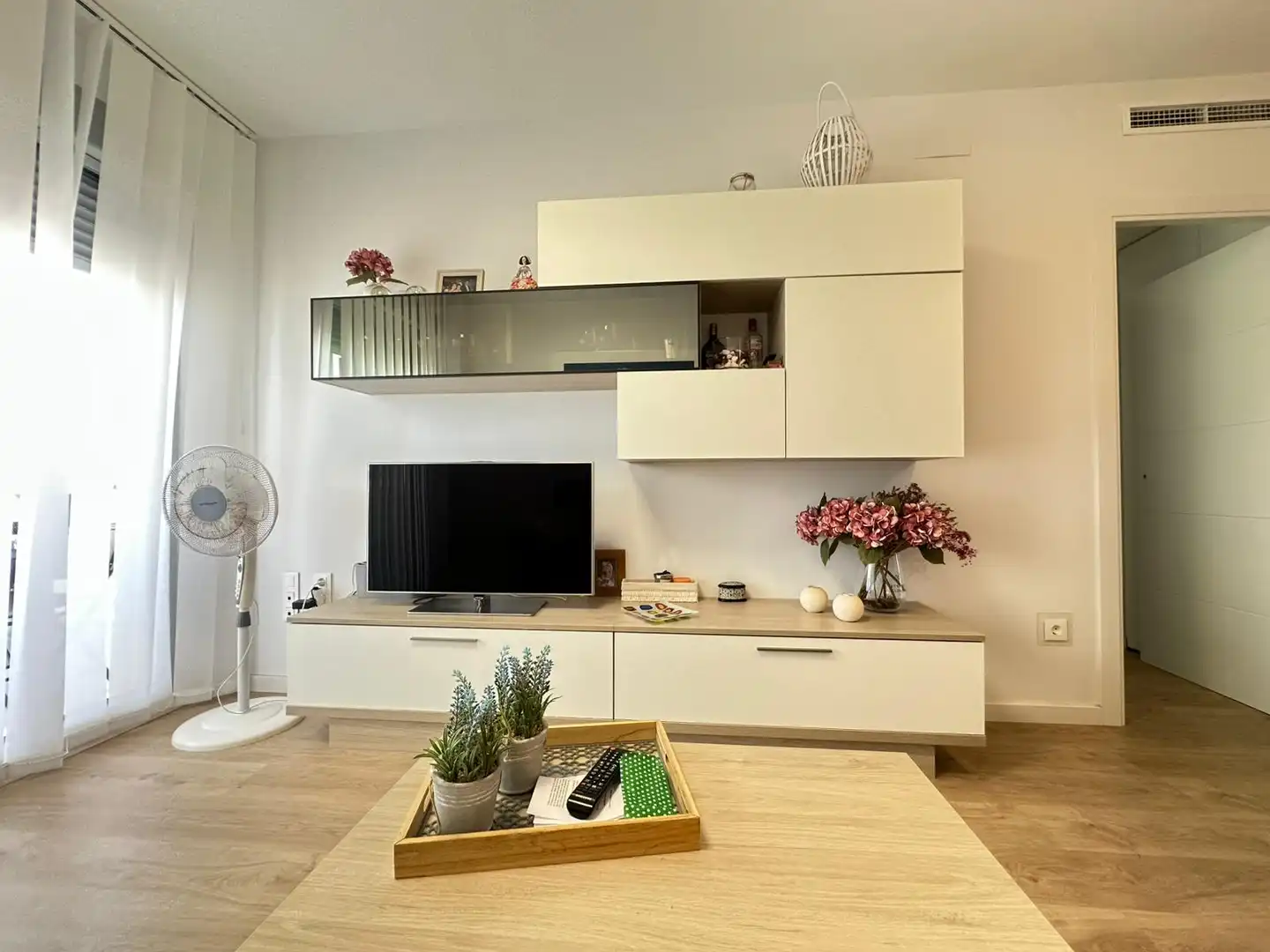 Sala d'estar de Apartament de lloguer en Daimús amb Moblat, Balcó i Piscina comunitària