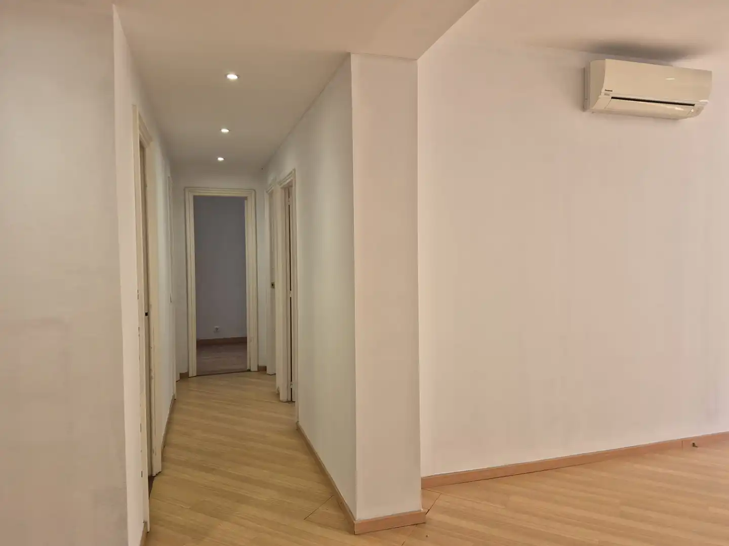 Wohnung zum Verkauf in Barcelona mit Klimaanlage, Heizung und Parkett