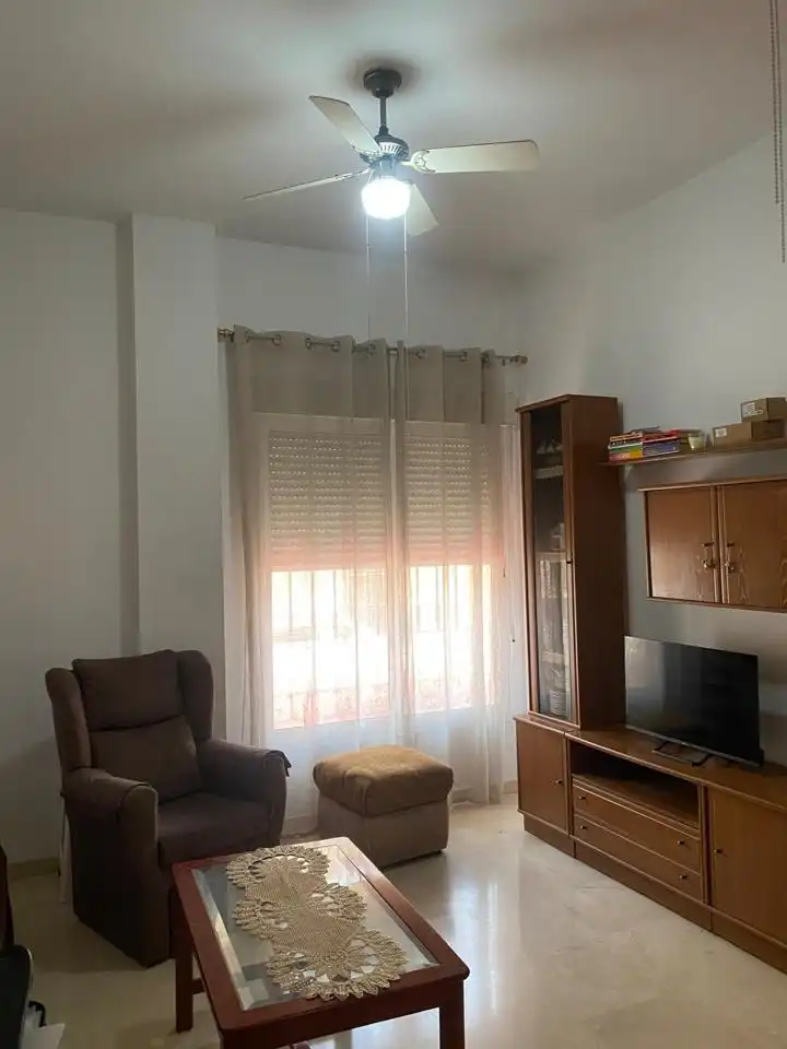 Sala d'estar de Planta baixa en venda en Dos Hermanas amb Aire condicionat i Moblat