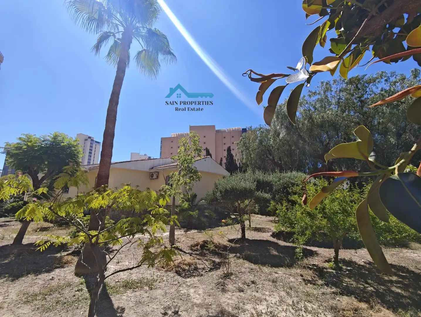 Vista exterior de Casa o xalet en venda en Benidorm amb Aire condicionat, Calefacció i Jardí privat