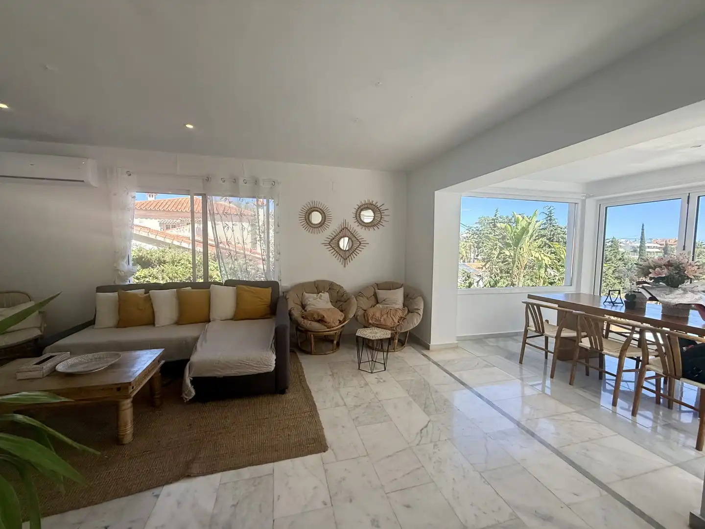 Sala de estar de Casa o chalet en venta en Marbella con Aire acondicionado, Jardín privado y Terraza