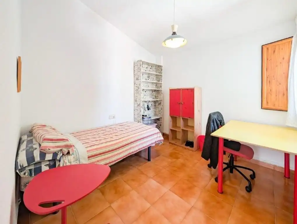 Dormitori de Casa o xalet en venda en Jun amb Calefacció i Terrassa