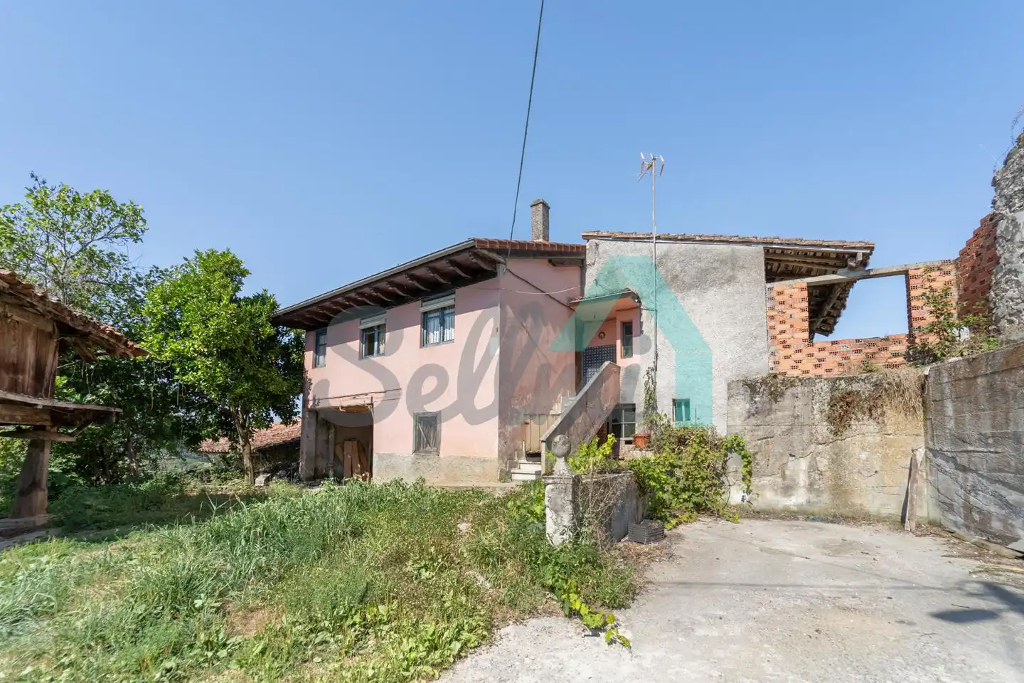 Exterior view of Houses for sale in Parres  with Heating, Private garden and Storage room