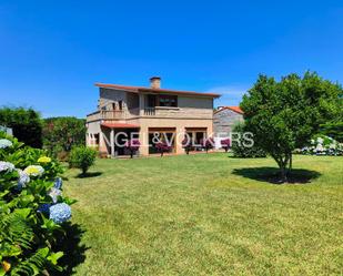 Vista exterior de Casa o xalet en venda en O Grove   amb Terrassa i Balcó