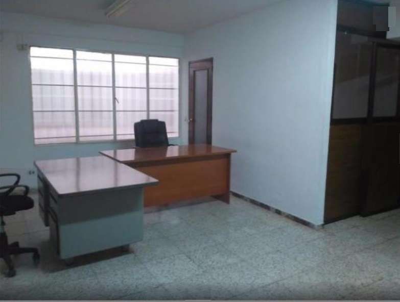 Büro miete in Arapiles mit Heizung und Möbliert
