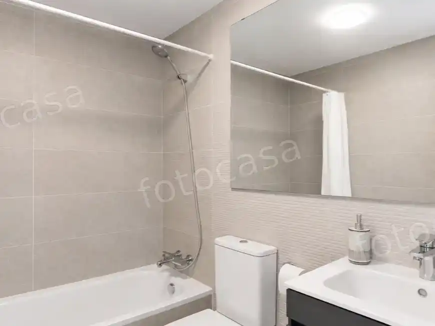 Bany de Pis en venda en Mairena del Aljarafe amb Aire condicionat i Piscina