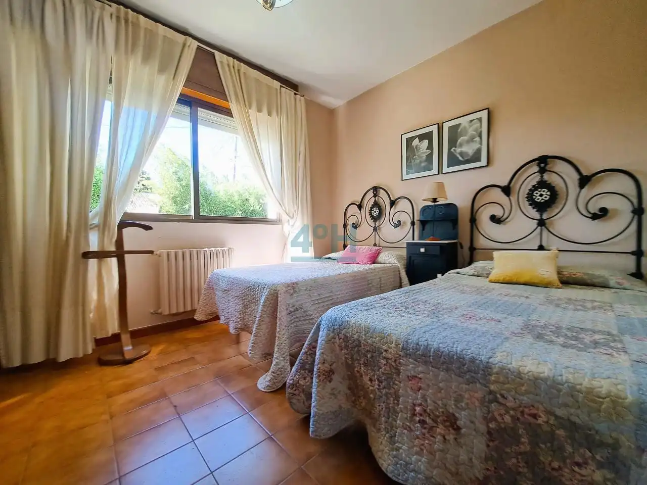Dormitori de Casa o xalet en venda en San Cibrao das Viñas amb Calefacció, Jardí privat i Terrassa