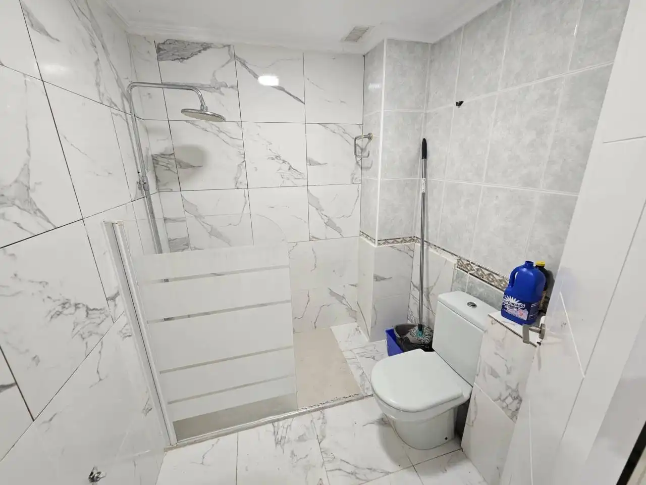 Baño de Piso en venta en Alicante / Alacant con Terraza y Balcón