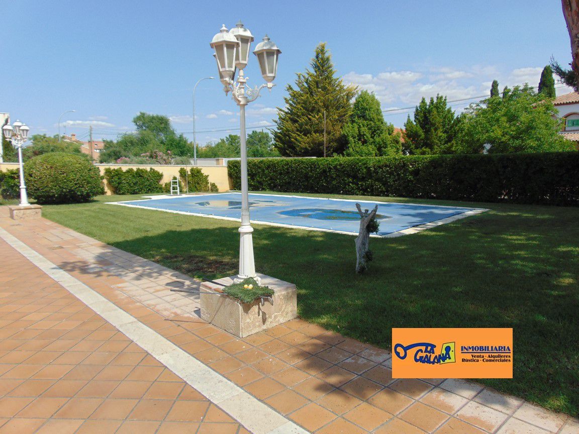 Jardí de Casa o xalet en venda en Valdepeñas amb Aire condicionat, Calefacció i Terrassa