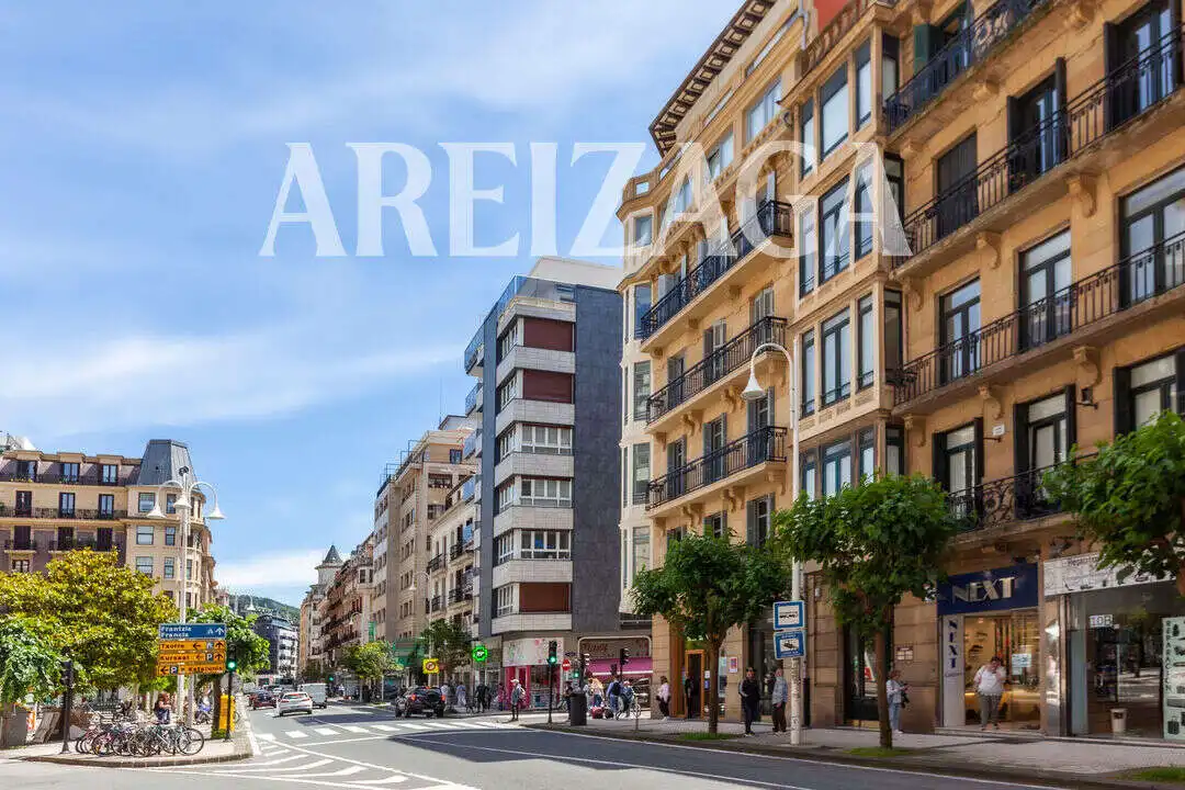 Vista exterior de Piso en venta en Gros