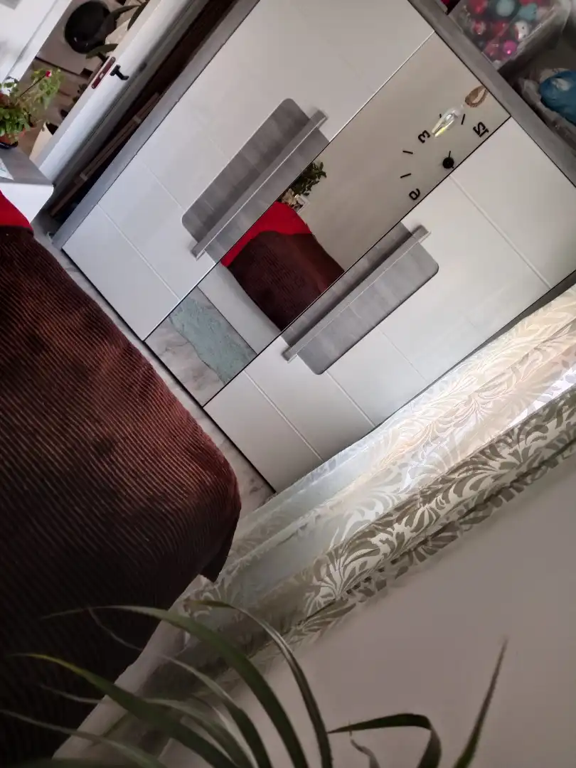Dormitori de Pis en venda en Oviedo  amb Calefacció i Moblat