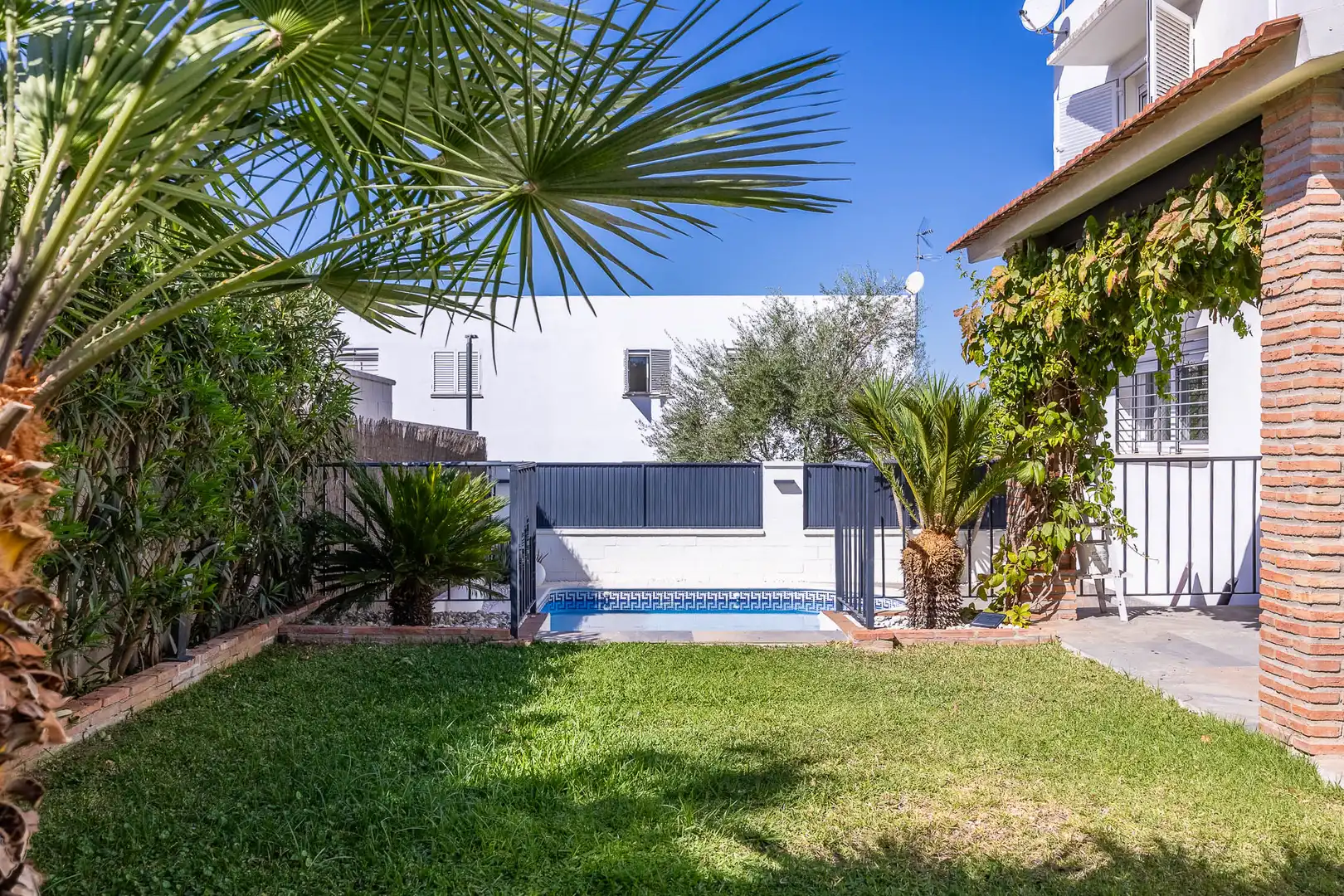 Swimming pool of Houses for sale in Espartinas  with Air Conditioner, Heating and Swimming Pool